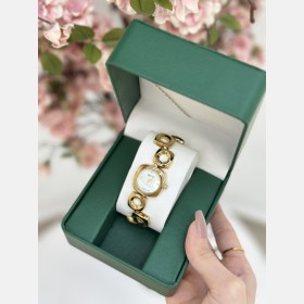 ساعة GUCCI نسائية بتصميم حلقات ذهبية