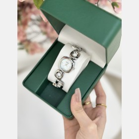 ساعة GUCCI نسائية بتصميم حلقات ذهبية