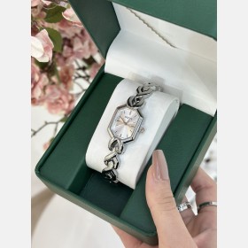 ساعة GUCCI نسائية بإطار سداسي