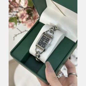 ساعة نسائية فخمة بتصميم Gucci