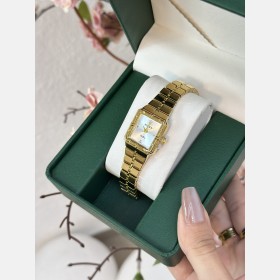 ساعة Rolex نسائية بتصميم مستطيل معدني