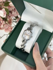 ساعة GUCCI نسائية بإطار سداسي