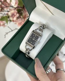 ساعة نسائية فخمة بتصميم Gucci