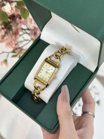 ساعة نسائية فخمة بتصميم Gucci