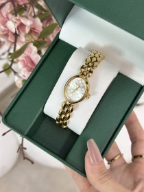 ساعة Coach نسائية بتصميم بيضاوي ناعم