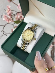 ساعة Rolex نسائية بتصميم دائري معدني