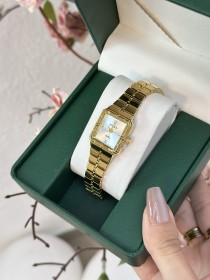 ساعة Rolex نسائية بتصميم مستطيل معدني