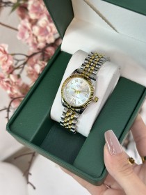 ساعة Rolex نسائية بتصميم دائري أنيق